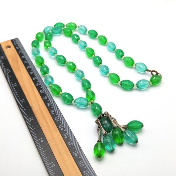 Vintage 1950s Lucite Faceted Green Blue-Green Beaded Necklace, Length 26 Inches - Picture 6 of 11